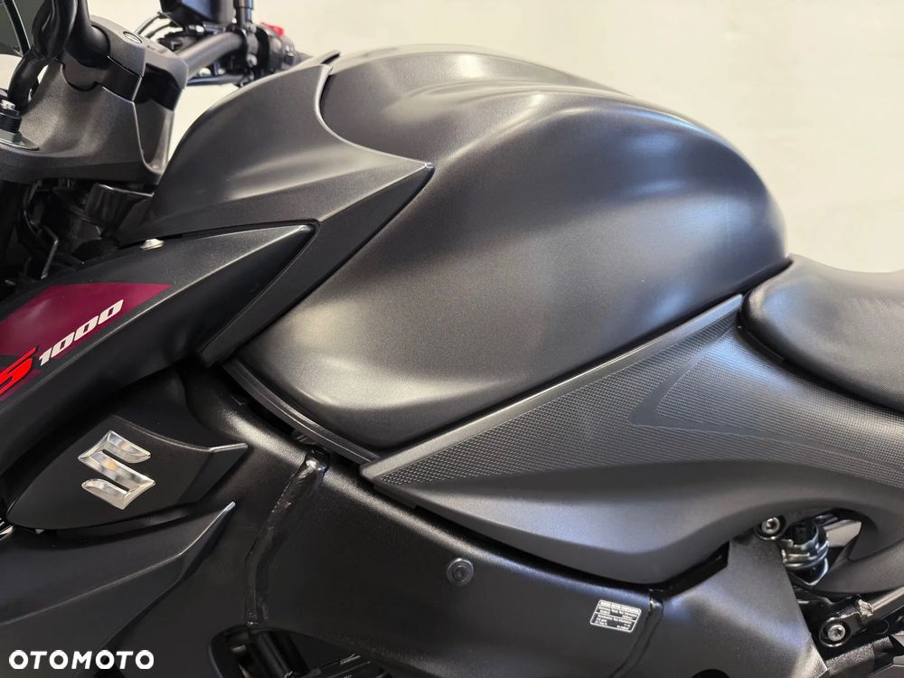 Suzuki GSX - 18