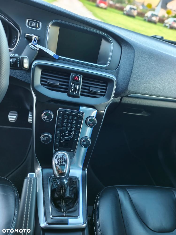 Volvo V40 T3 R-Design Momentum - 30