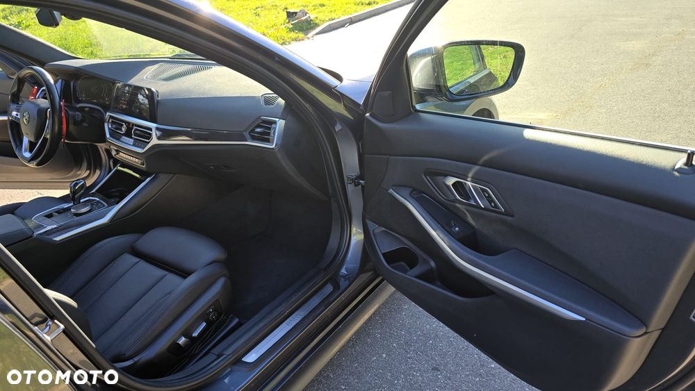 BMW Seria 3 330i Sport Line - 14