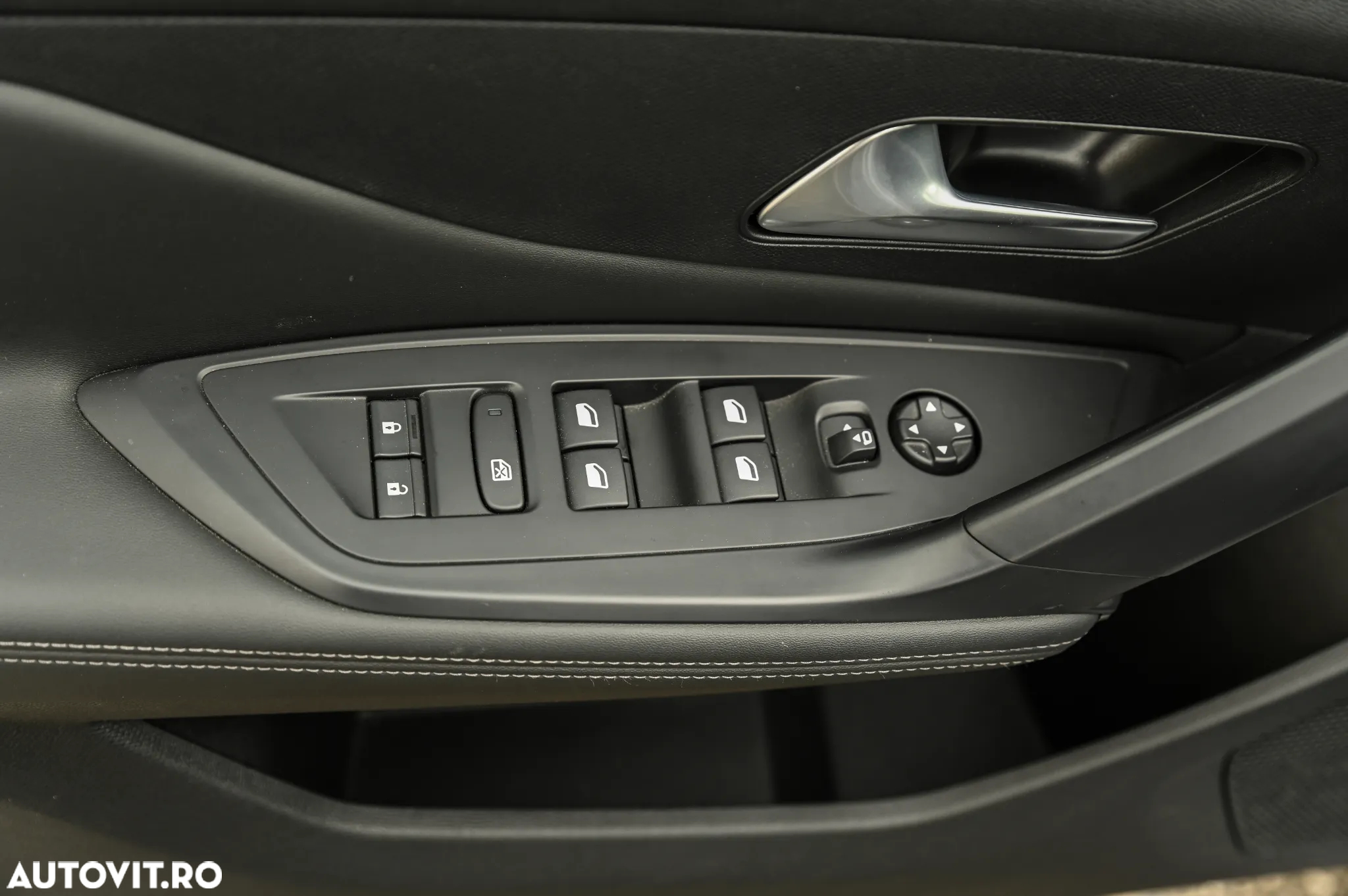 Peugeot 308 1.2 L PureTech Turbo S&S EAT8 Allure Pack - 10