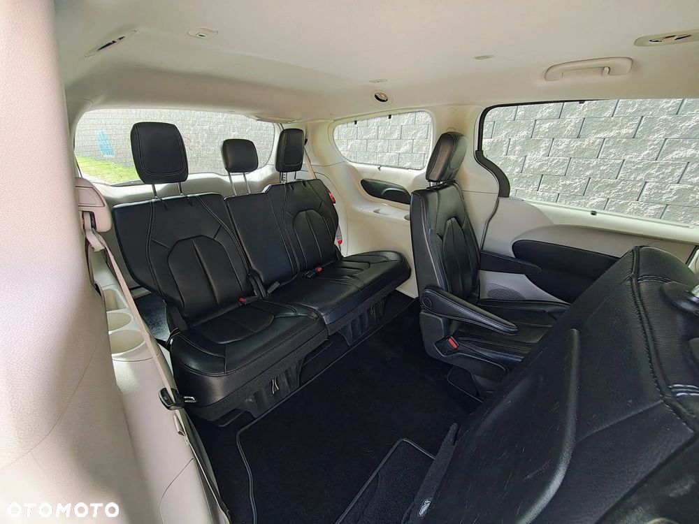 Chrysler Pacifica - 19