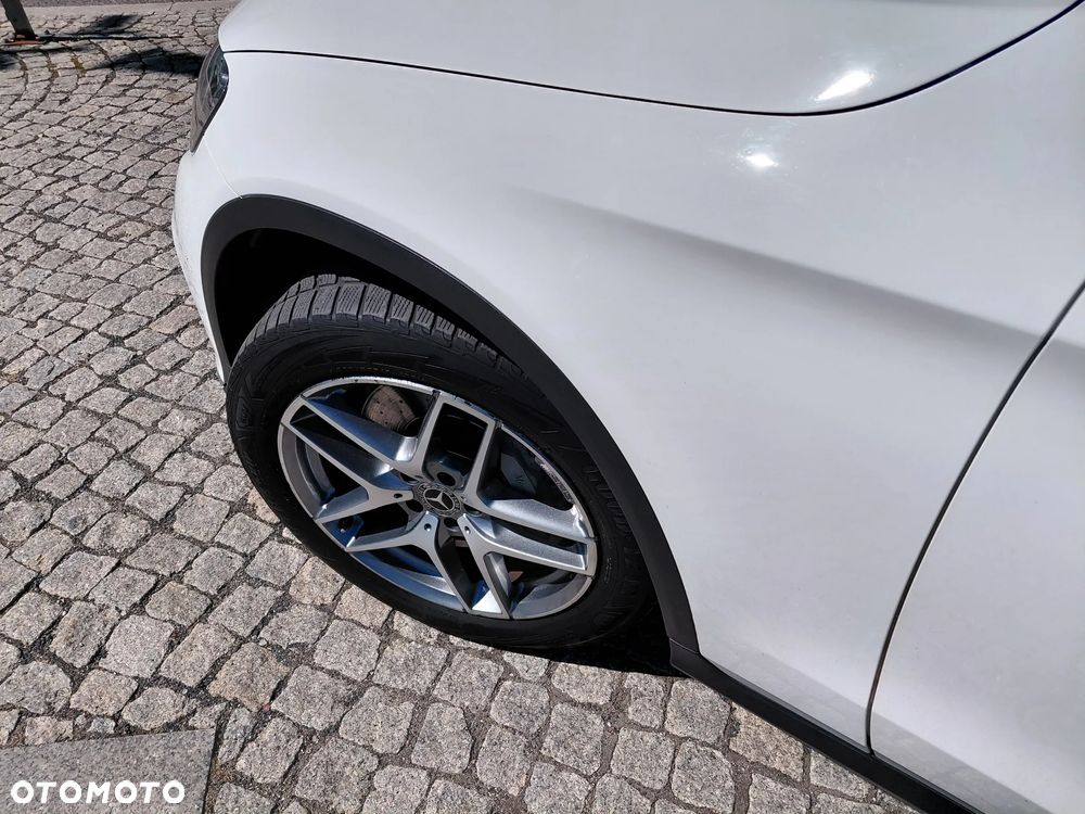 Mercedes-Benz GLC 250 4Matic 9G-TRONIC AMG Line - 36