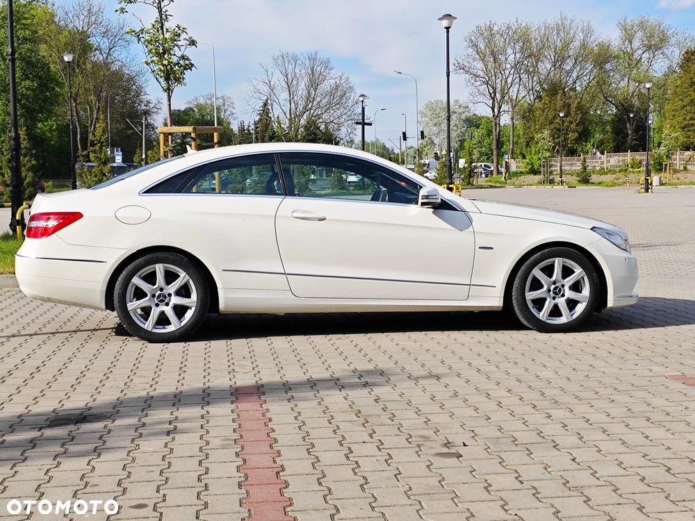 Mercedes-Benz Klasa E 220 CDI DPF BlueEFFICIENCY 7G-TRONIC Avantgarde - 16