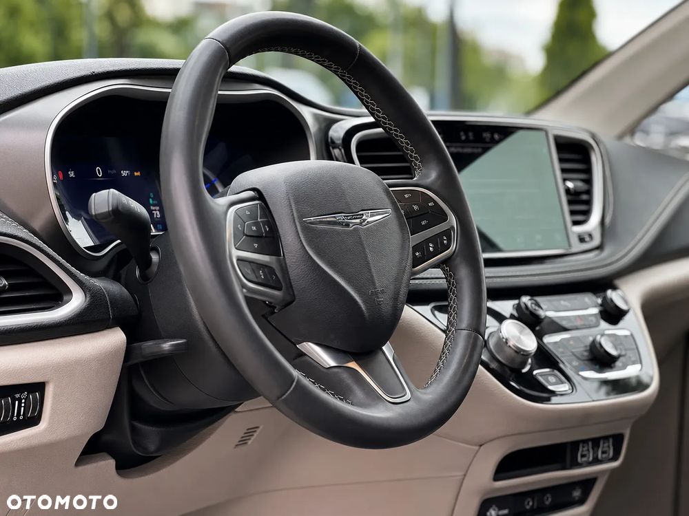 Chrysler Pacifica - 11