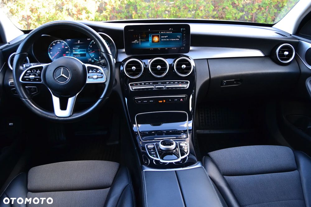 Mercedes-Benz Klasa C 180 9G-TRONIC AMG Line - 40