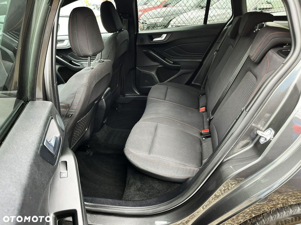 Ford Focus - 33
