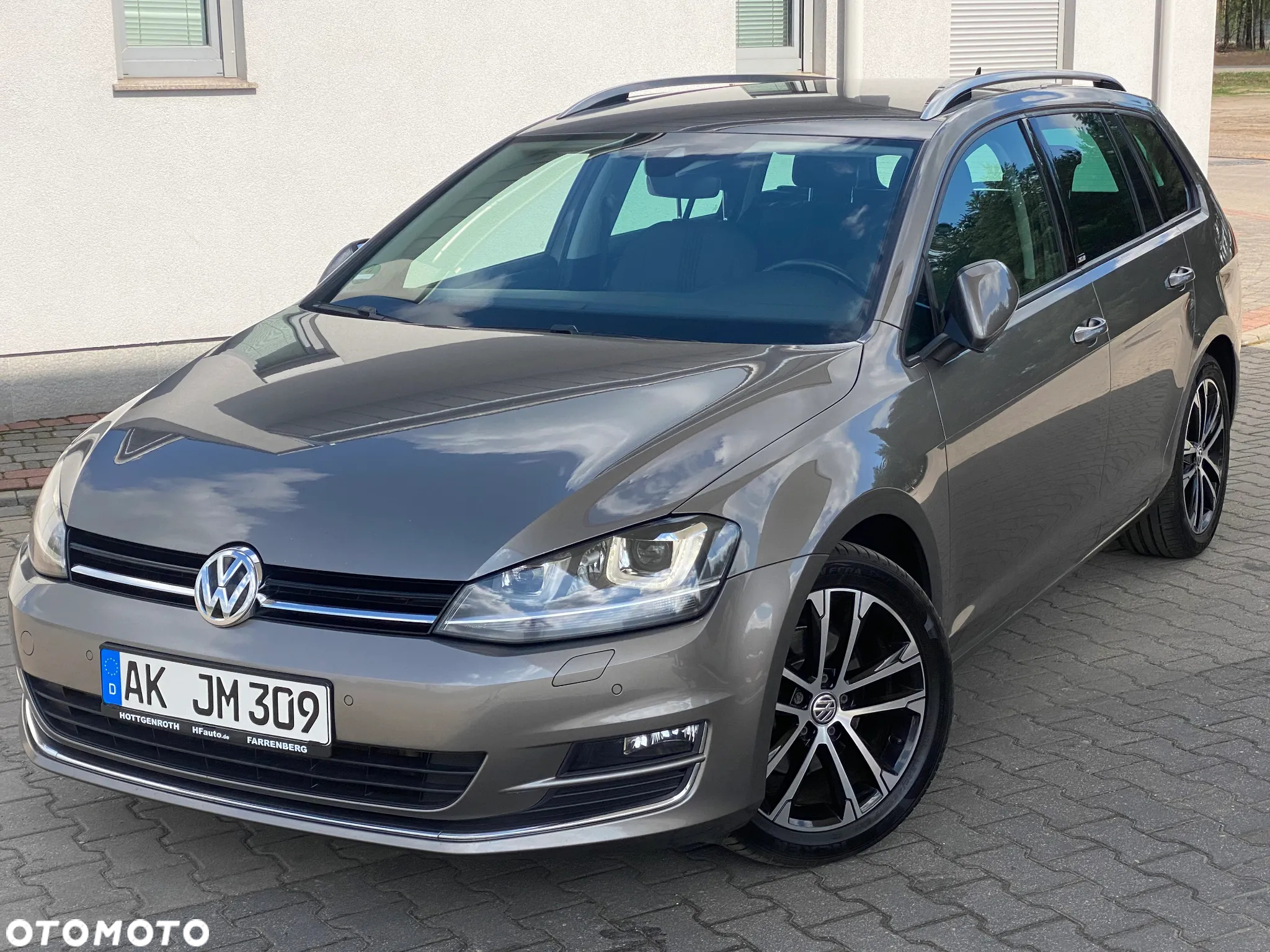 Volkswagen Golf - 2