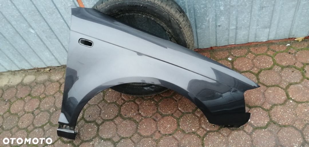 BŁOTNIK  AUDI A3 8P  PRAWY   PRZÓD KOLOR LZ7L - 1