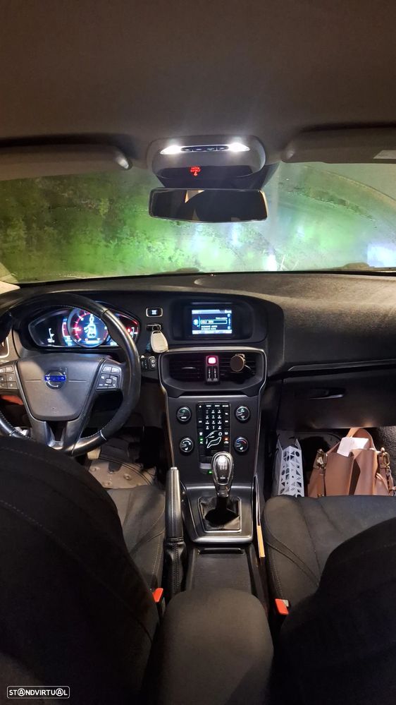 Volvo V40 D2 Momentum - 3