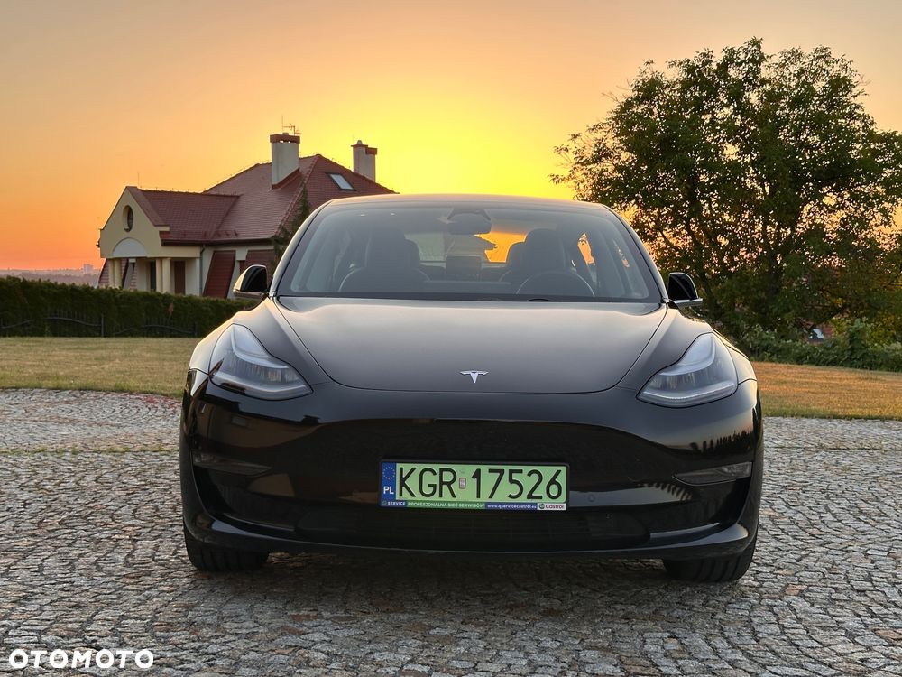 Tesla Model 3 - 4