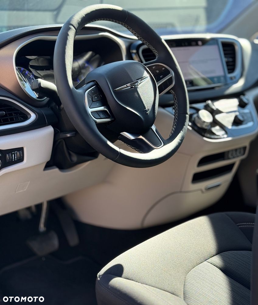 Chrysler Pacifica - 23