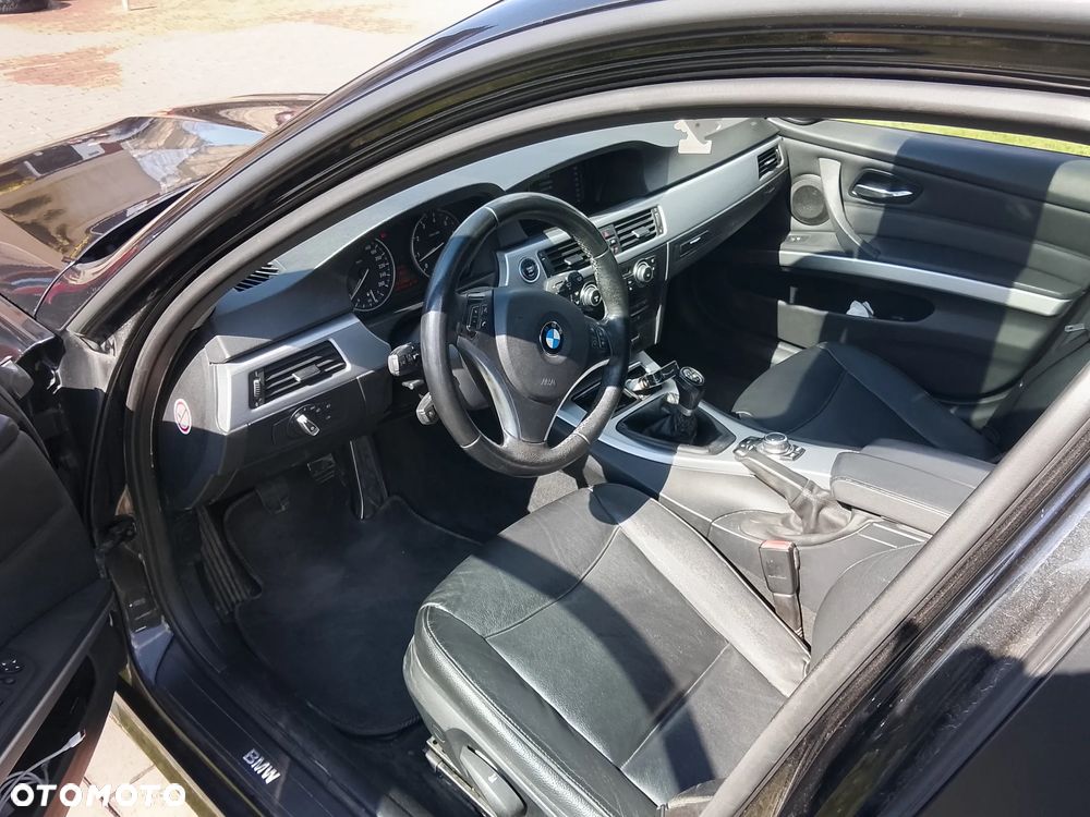 BMW Seria 3 320i - 5