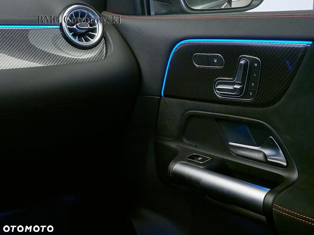 Mercedes-Benz GLA - 15