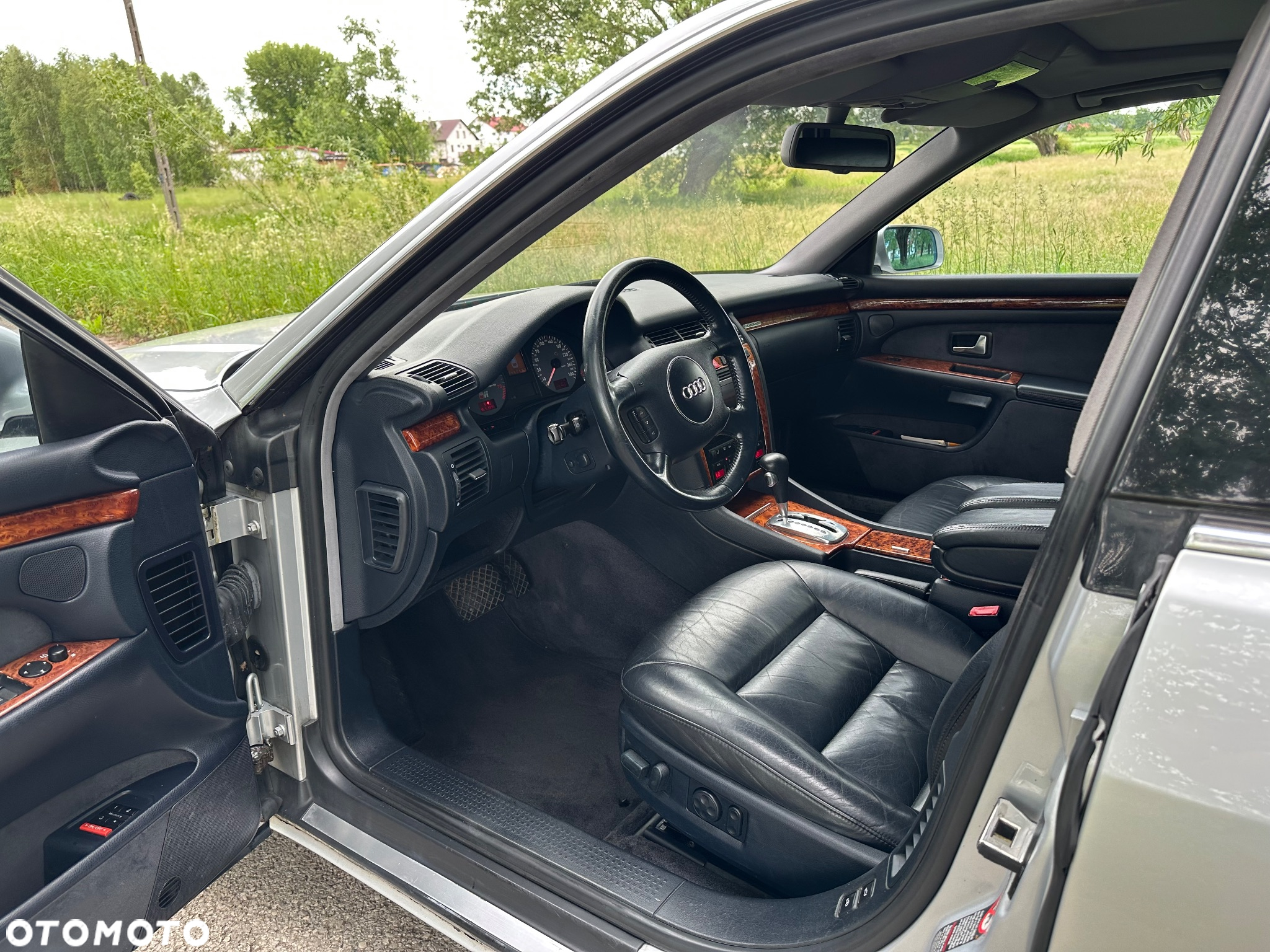 Audi A8 4.2 L Quattro - 15
