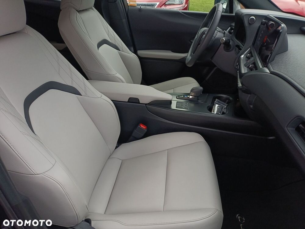 Lexus UX 300h F Sport Design - 11