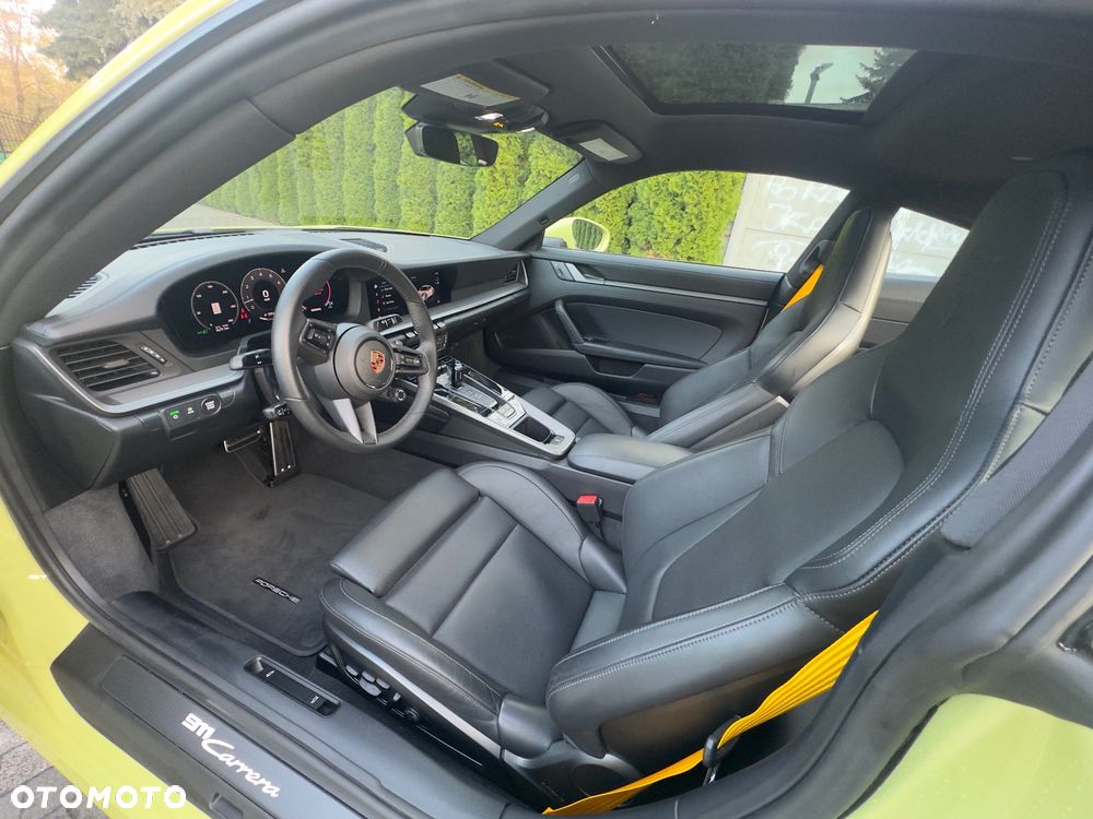 Porsche 911 Carrera - 12