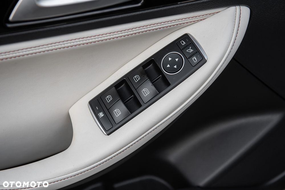 Infiniti Q30 - 18