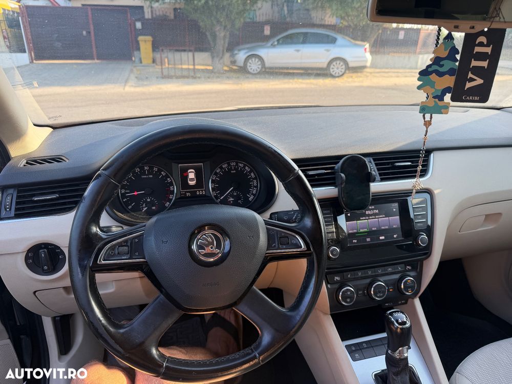 Skoda Octavia 2.0 TDI DSG 4X4 RS - 3