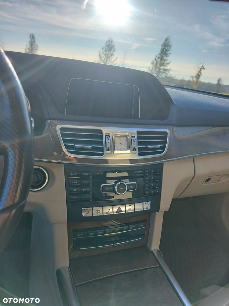 Mercedes-Benz Klasa E 350 T 4Matic 7G-TRONIC - 14