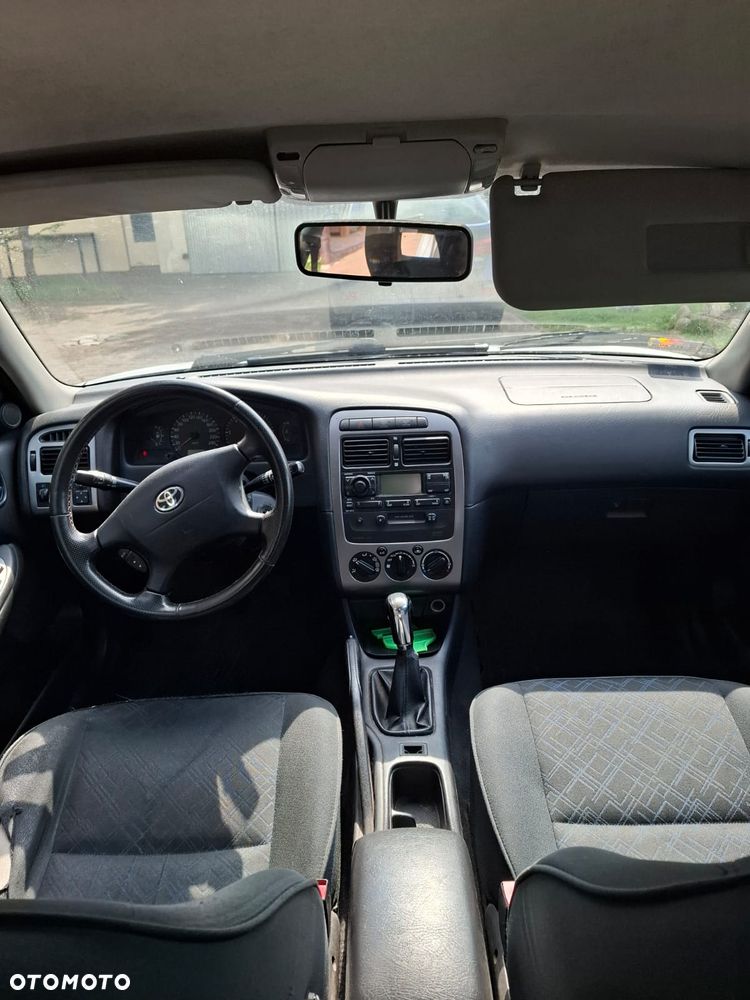 Toyota Avensis - 11