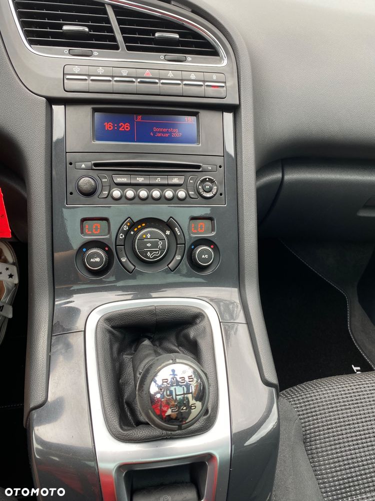 Peugeot 5008 2.0 HDi Family - 27