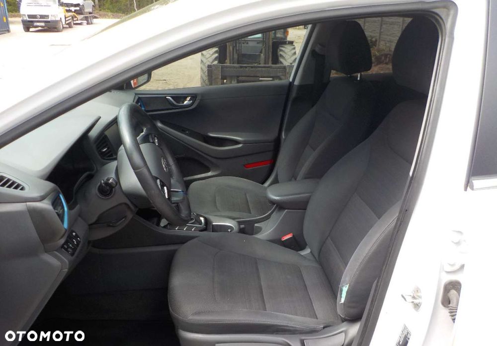 Hyundai IONIQ - 23