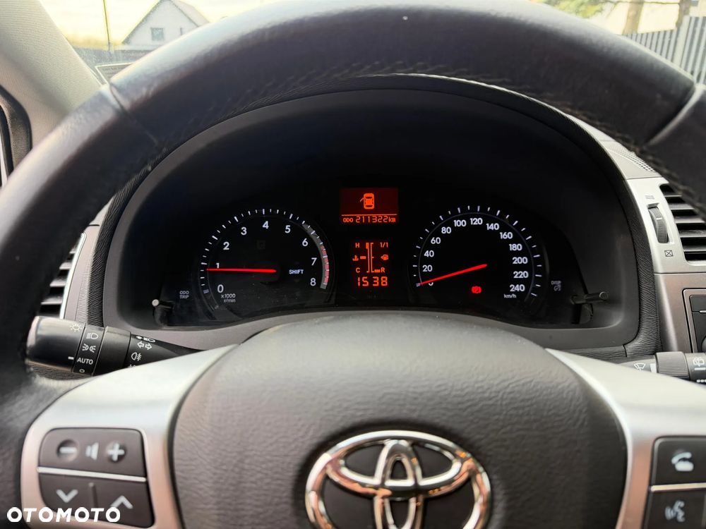 Toyota Avensis 1.8 Premium EU5 - 19