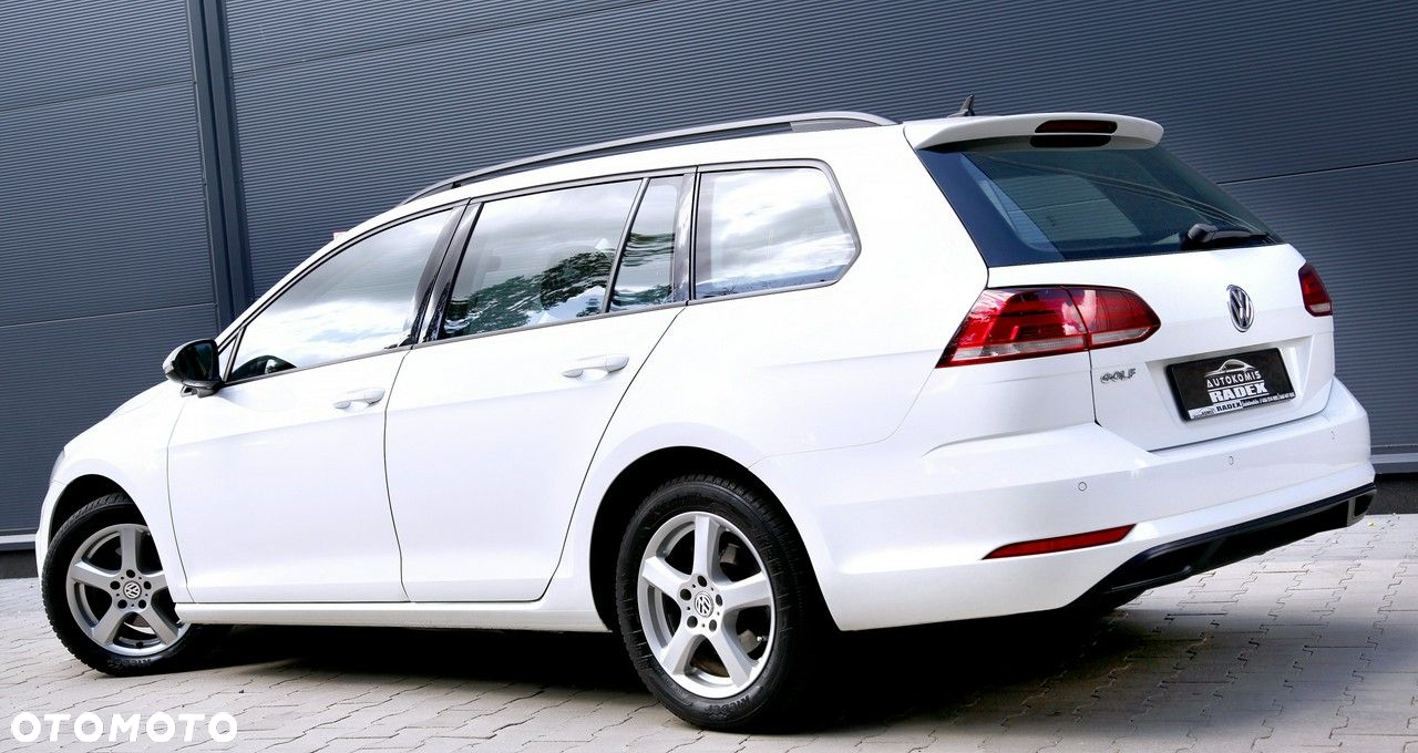 Volkswagen Golf - 6