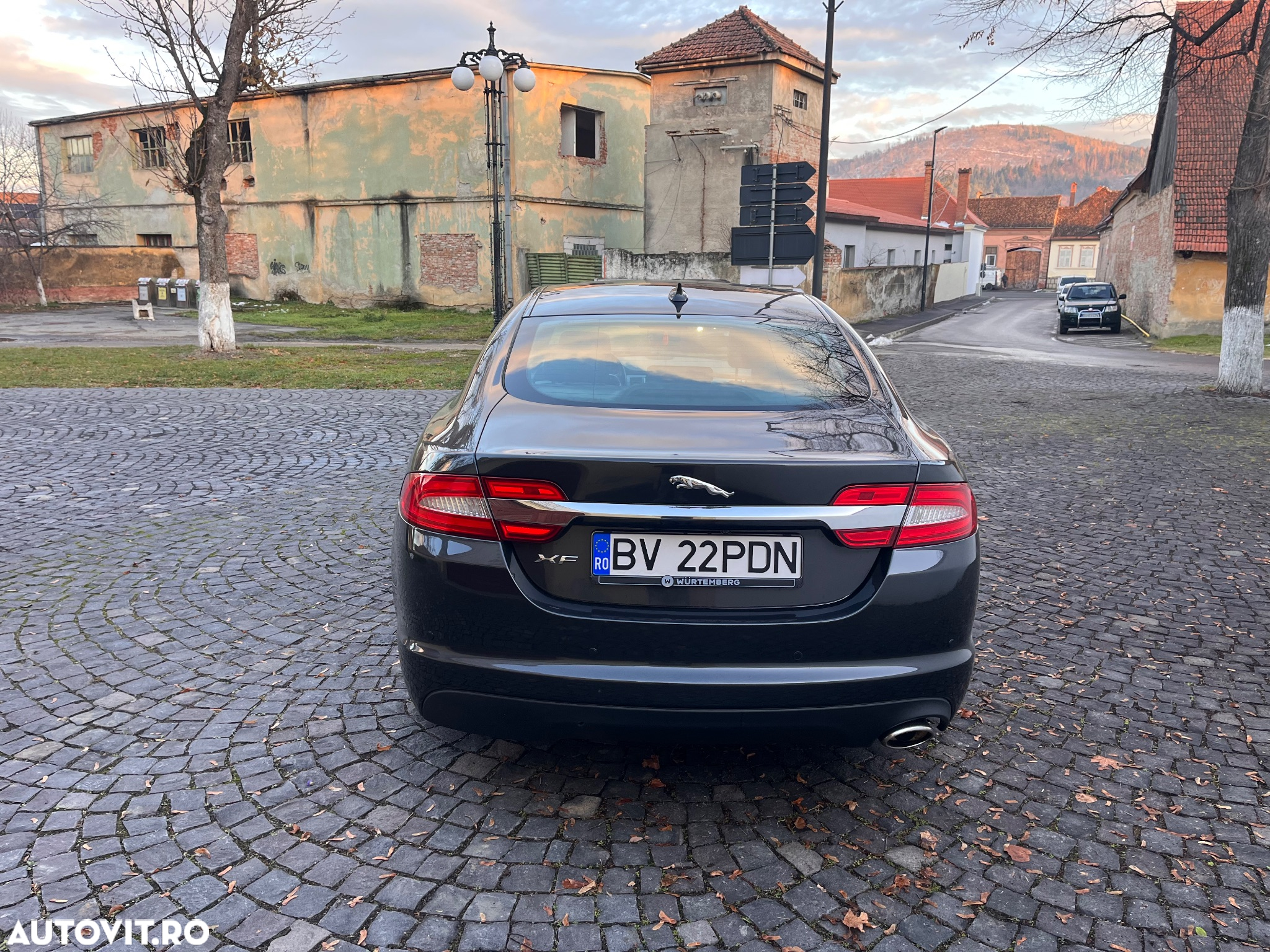 Jaguar XF 2.2D Premium Luxury - 6