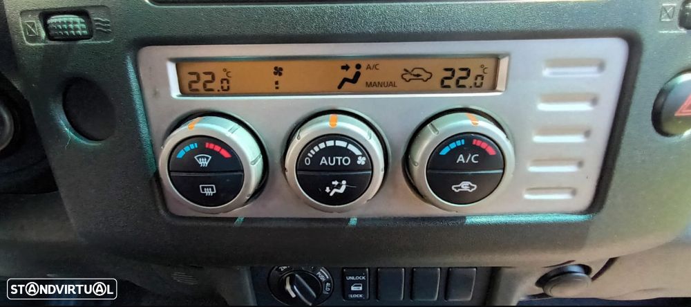Nissan Navara 2.5 dCi KC LE - 12