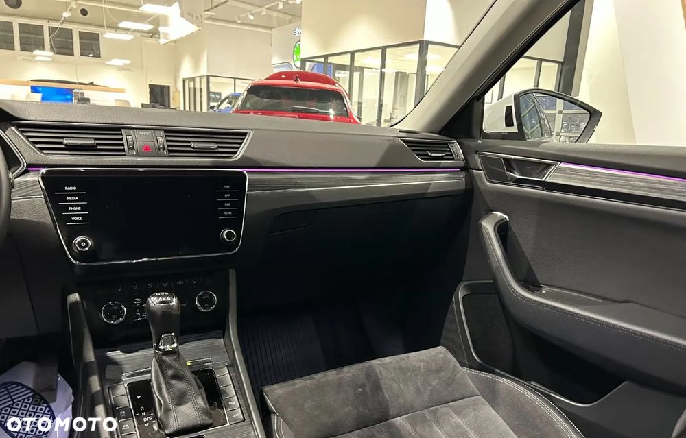 Skoda Superb 2.0 TDI 4x4 DSG Style - 8