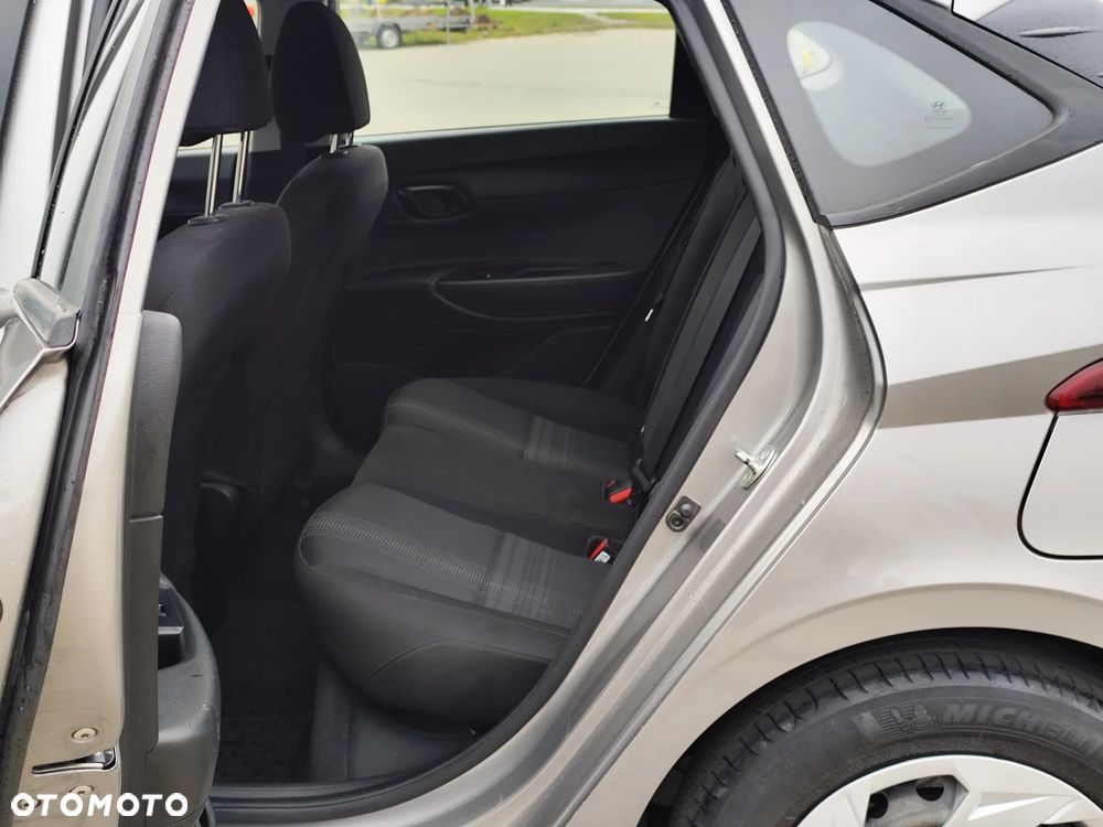 Hyundai i20 1.2 Pure - 11