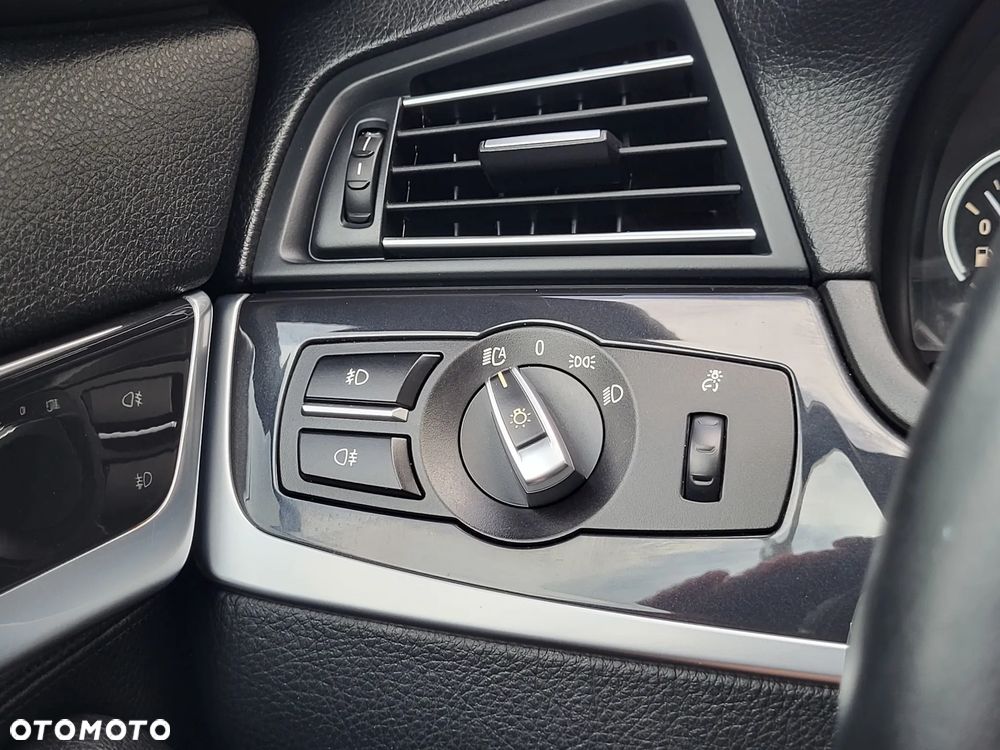 BMW Seria 5 525d xDrive - 8
