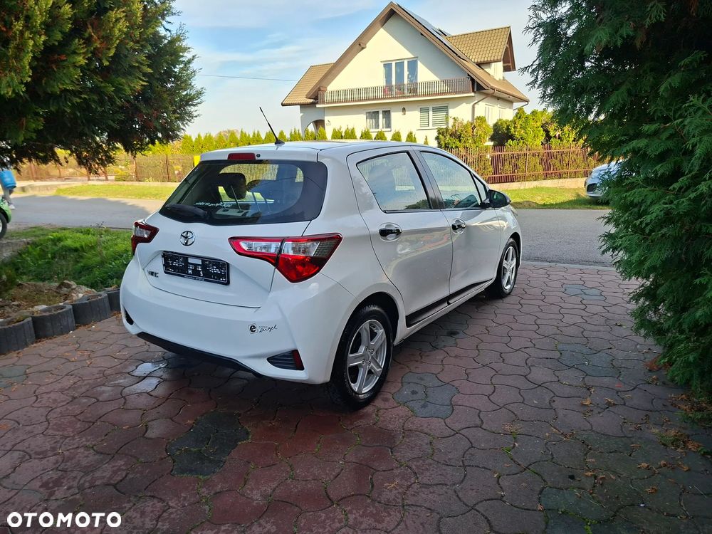 Toyota Yaris 2017 photo 5