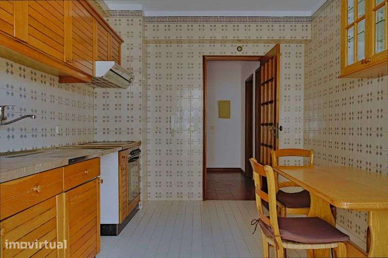 Apartamento T3 com 2 WC e garagem fechada junto às Portas da Maia - Grande imagem: 4/12