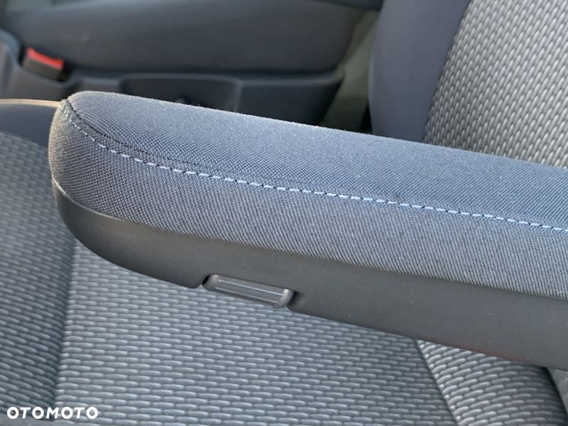 Volkswagen TRANSPORTER T6 TRWAŁY TDI SILNIK DNA 2.0TDI MOC 150KM DSG 7 MOCNA SKRZYNIA DQ-500 AUTOMAT, ZABUDOWA KOMBI VAN MINIBUS SPECJALNA CARAVELLE Reflektory FULL-LED Przód,  Lampy FULL-LED Tył, Kamera, Radar, Czujniki zmiany pasa, 2x boczne drzwi przesuwne! Aktywny tempomat, Podgrzewane fotele, Dwustrefowa Klimatyzacja i ogrzewanie! Fabryczne oryginał WEBASTO 5kW THERMO COMFORT SE Szybkie nagrzewanie silnika zimą! Ilość miejsc 9 osobowy - 31