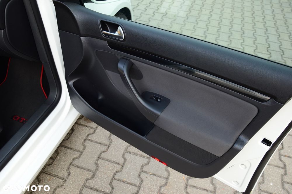 Volkswagen Golf - 27