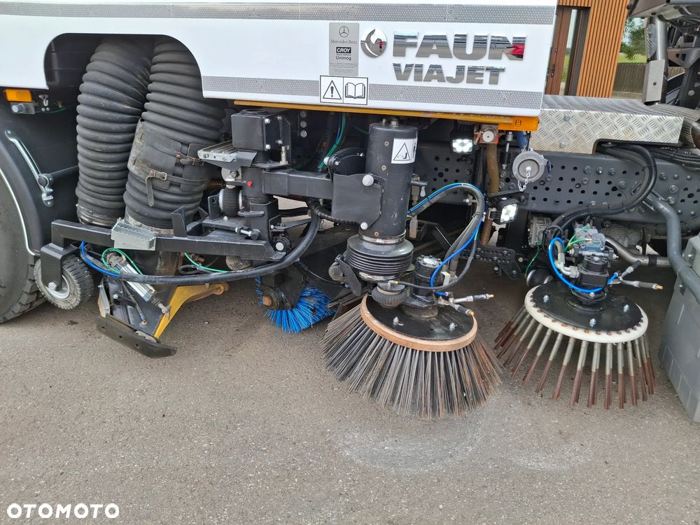 Mercedes-Benz Econic 1827 Zamiatarka FAUN Viajet EURO 6 PM10 Dodatkowy Silnik W Zabudowie Dodatkowa Szczotka Odchwaszczarka Dodatkowy Zbiornik Wody Rura do Liści Studzienek Samochód Jak Nowy 860 km Przebiegu 2023 Rok Zamiatarka Uliczna - 18
