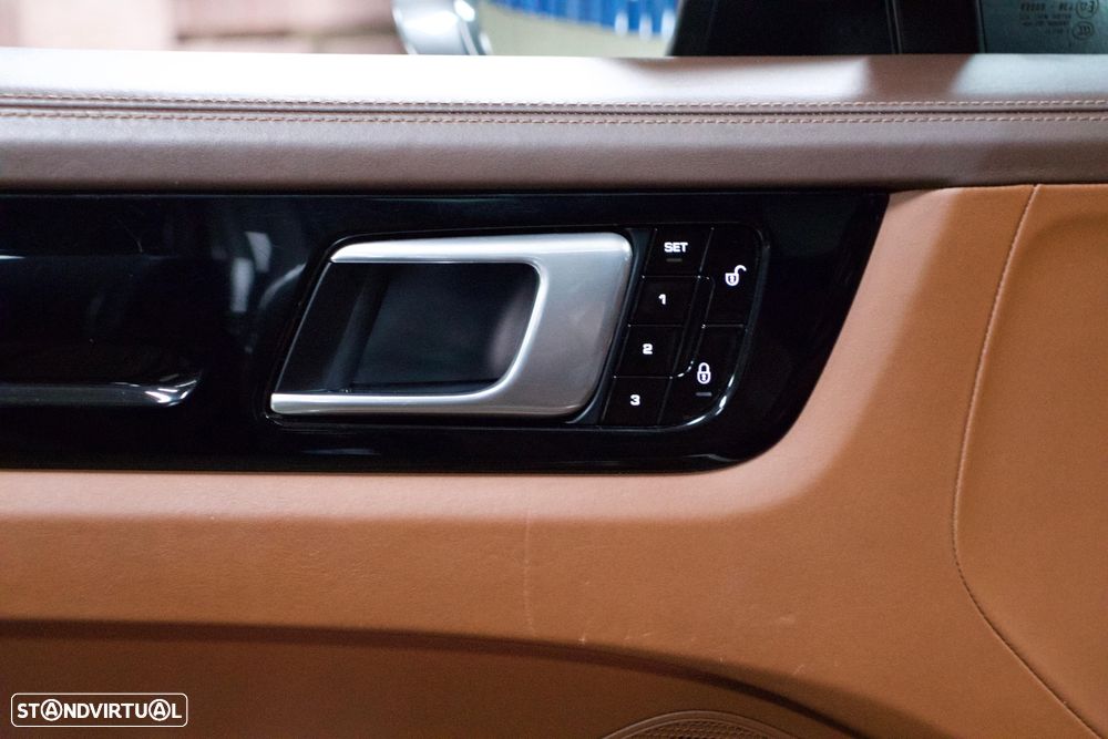 Porsche Cayenne - 21