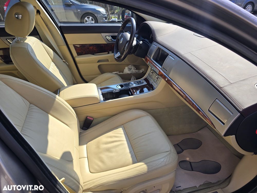 Jaguar XF 3.0 V6 Premium Luxury - 13