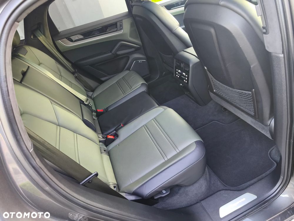 Porsche Cayenne - 21