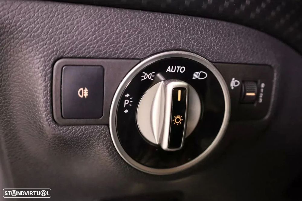 Mercedes-Benz A 200 d AMG Line - 32