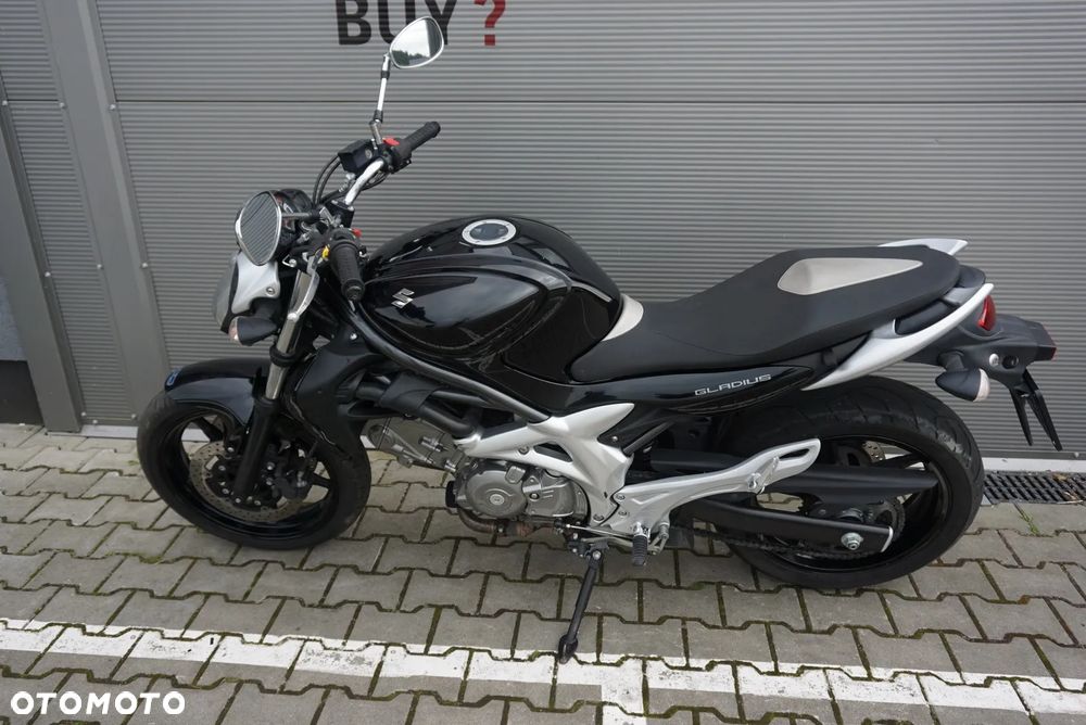 Suzuki Gladius - 12