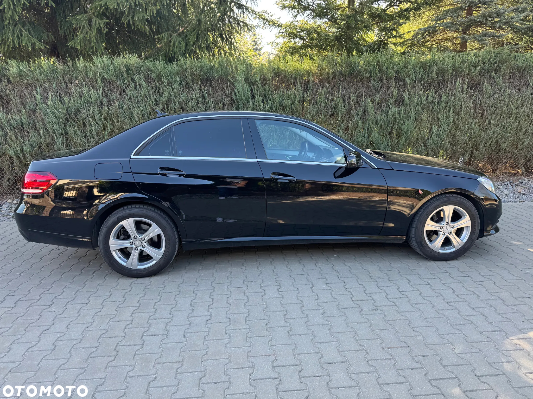 Mercedes-Benz Klasa E 300 BlueTEC HYBRID 7G-TRONIC Elegance - 12