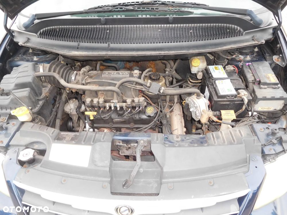 Chrysler Voyager 3.3 LX - 12