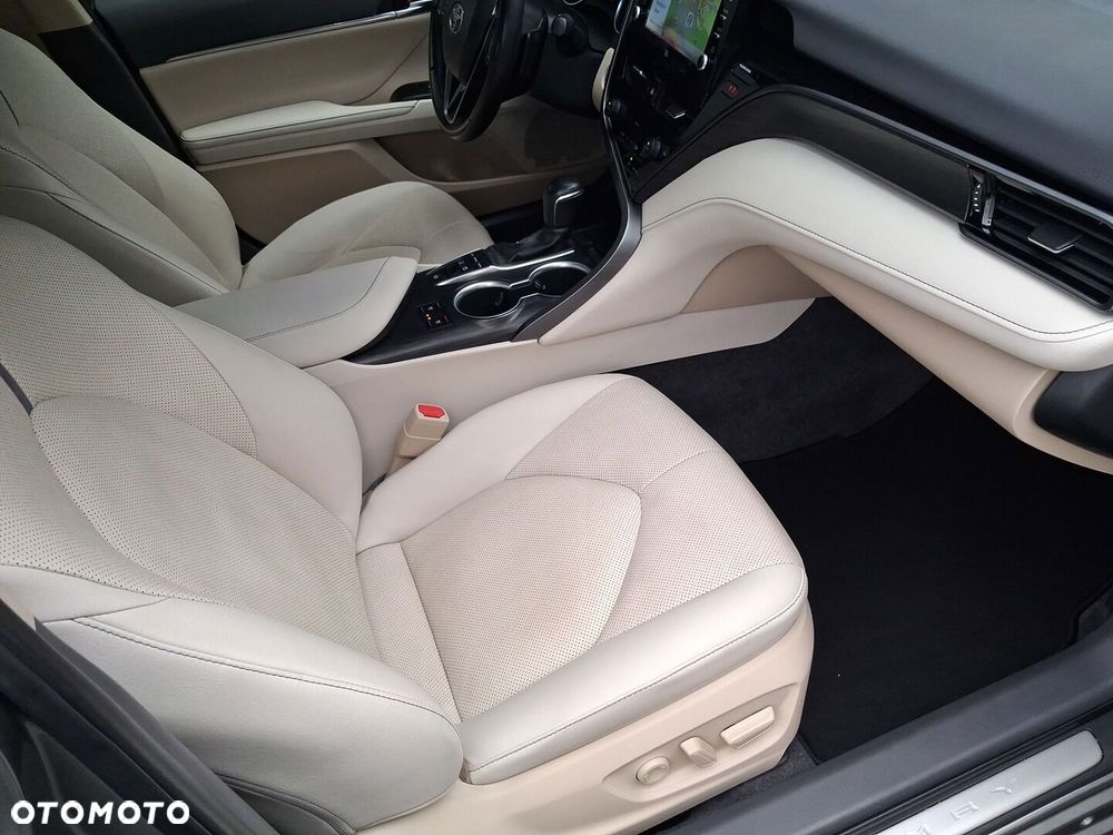 Toyota Camry 2.5 Hybrid Executive CVT - 22