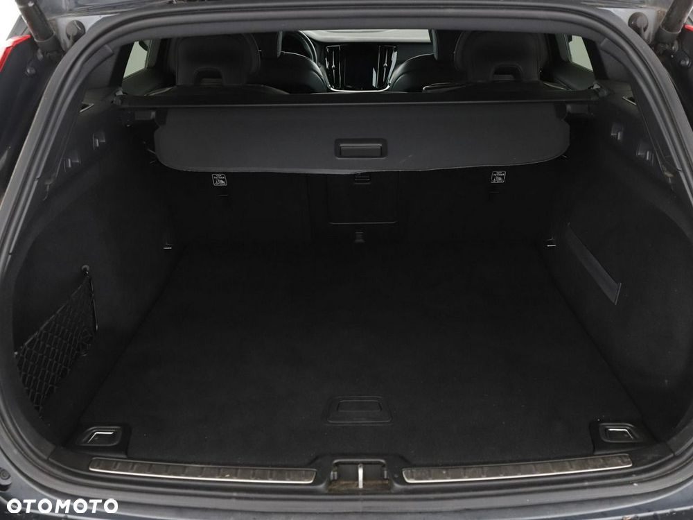 Volvo V60 T8 AWD Twin Engine Geartronic R-Design - 22