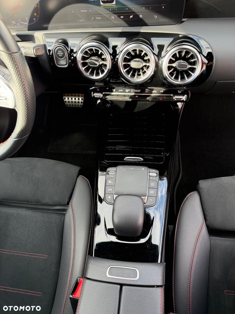 Mercedes-Benz CLA 250 4-Matic AMG Line 7G-DCT - 35
