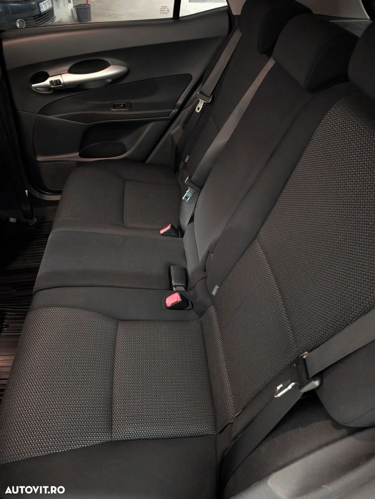 Toyota Auris 1.8 L VVT-i HSD Sol - 38