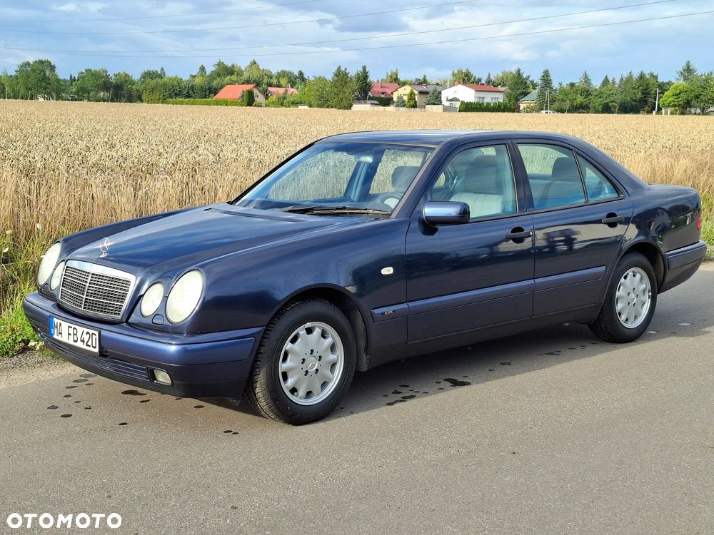 Mercedes-Benz Klasa E 240 Classic - 4